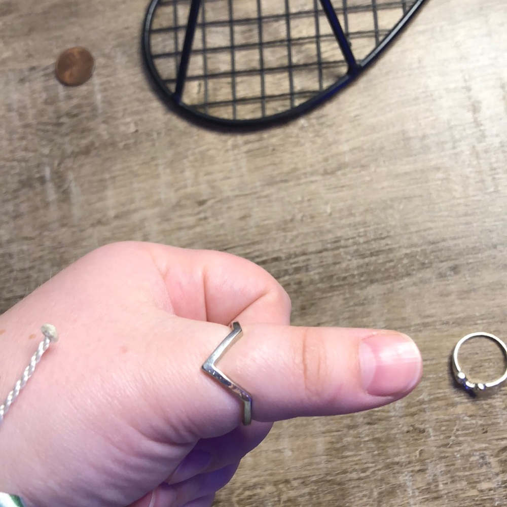 4 Silver Rings - Picture 5 of 6